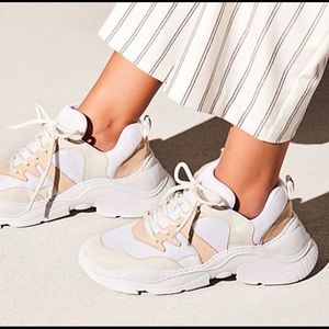 Schutz Jackye Dad Sneaker